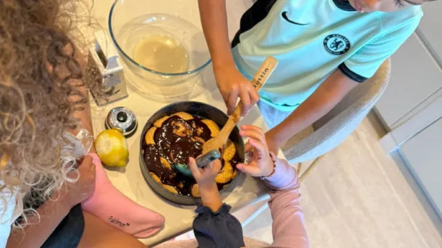 Doces, ibéricos e brincadeiras. O aniversário da filha de CR7 em imagens