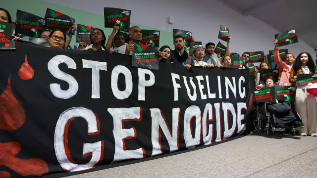 COP29: Manifestantes pedem fim de combustíveis fósseis para Israel