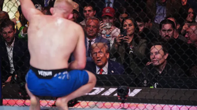 Trump esteve no UFC (com o amigo Musk) e foi ovacionado. As imagens