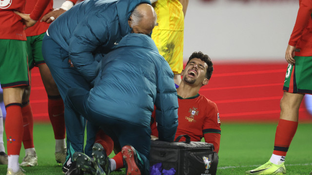 Soam alarmes no Benfica. Tomás Araújo sai lesionado do Croácia-Portugal