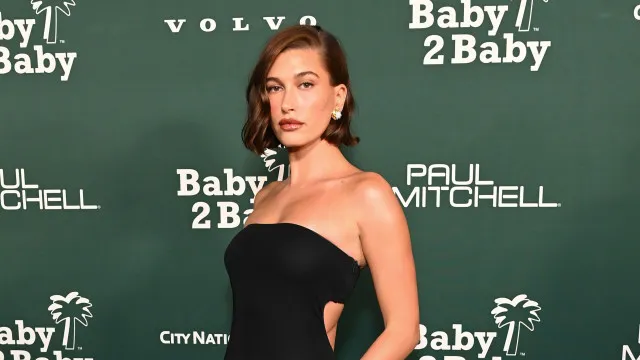 Hailey Bieber exibe nova tatuagem (e parece ser uma homenagem ao filho)