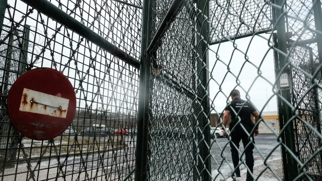 
                    Greve na cadeia de Vale de Judeus vai prolongar-se até ao final de junho
                