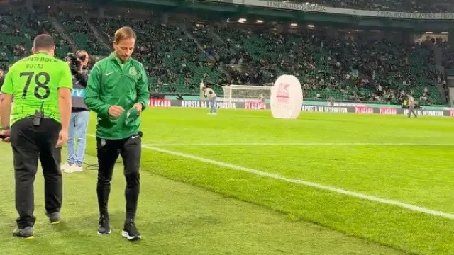 João Pereira subiu ao relvado de Alvalade e adeptos reagiram desta forma