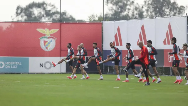 Duas surpresas no treino do Benfica antes da viagem ao Mónaco