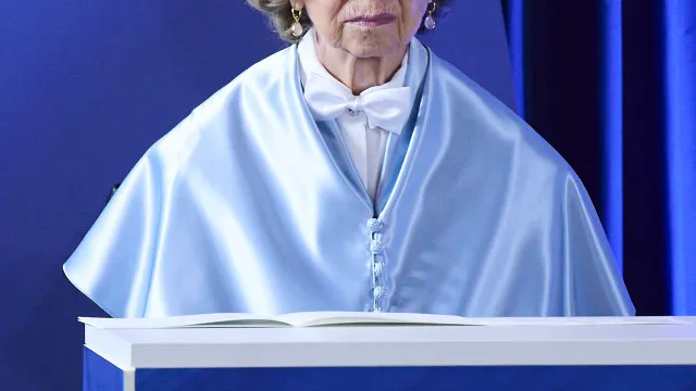 
                    Rainha Sofia apoia vítimas dos sismos com donativo de 20 mil euros
                