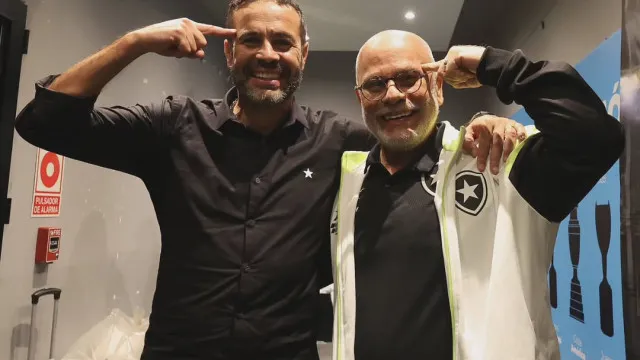 Psicólogo do Botafogo posa com Artur Jorge e envia recado: "Palhaçada"