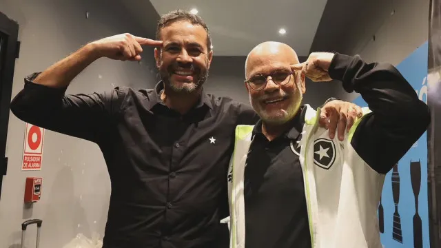 Psicólogo do Botafogo posa com Artur Jorge e envia recado: "Palhaçada"