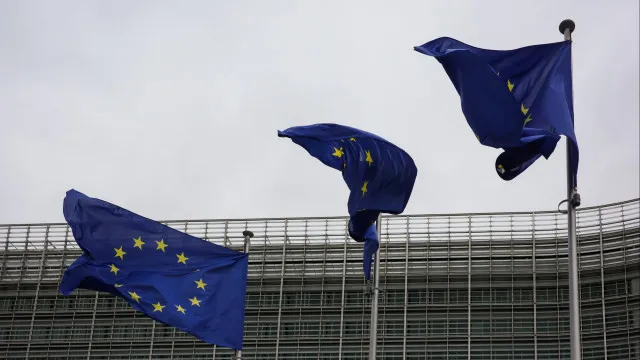 
                    UE desmbolsa mais 3,3 mil milhões para mísseis e drones para a Ucrânia
                