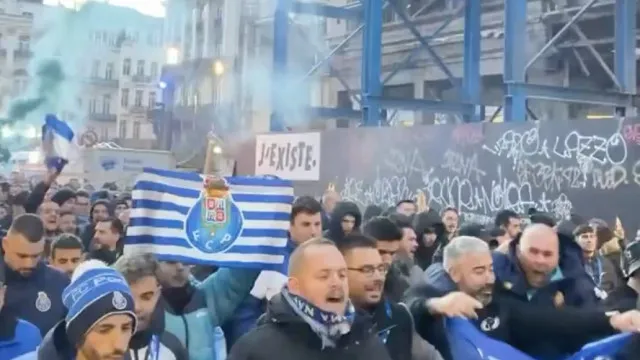 Pazes feitas? O apoio (eufórico) dos adeptos do FC Porto na Bélgica