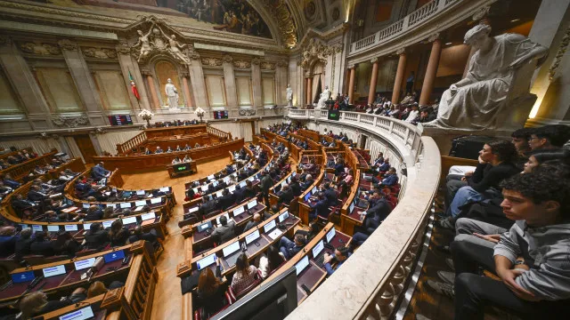 
                    PSD adia novamente votação na especialidade da chamada lei das burcas
                