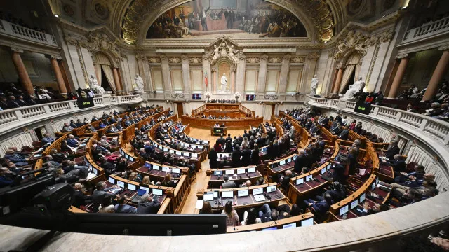 
                    Impasse. Chega acusa PS de bloquear eleições, PS quer representação no TC
                