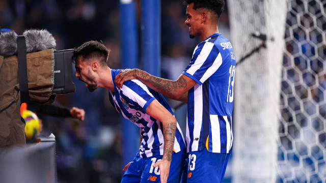 Este dragão já não 'Pia', cospe fogo. FC Porto aproxima-se do Sporting