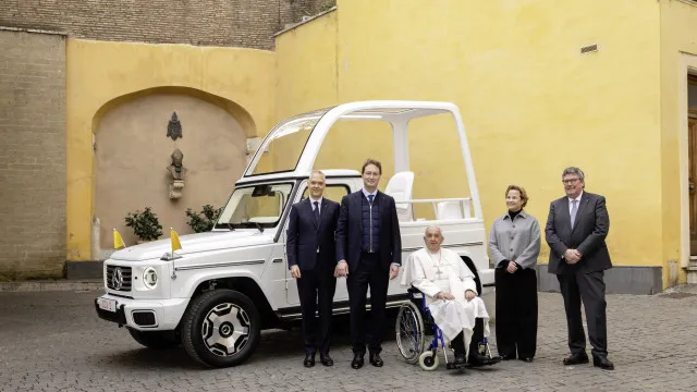 Papa Francisco tem novo Papamóvel. É elétrico, mas não é um qualquer