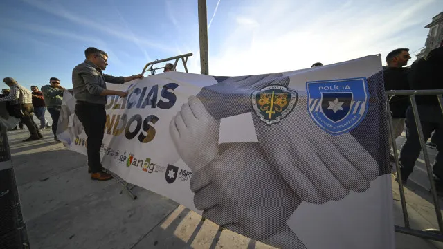 Agentes da PSP e militares da GNR concentram-se em Ponta Delgada