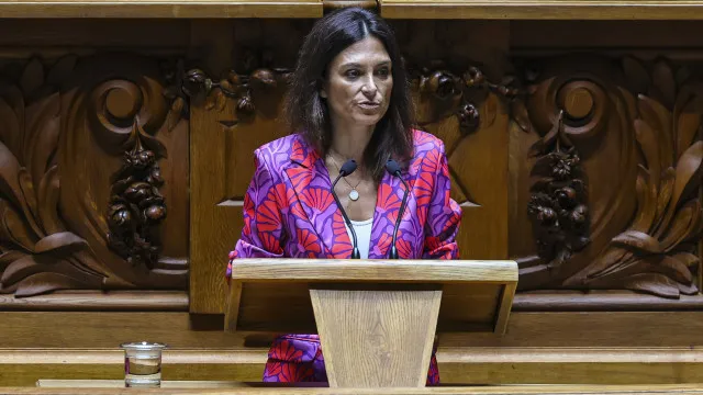 Comissão conclui que Isabel Moreira violou regras parlamentares