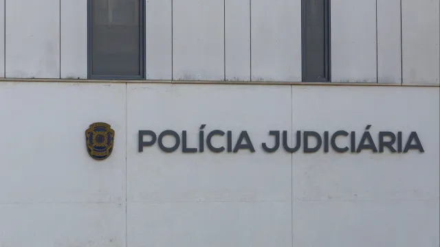 Jovem tinha 500 ficheiros de pornografia de menores. Foi detido