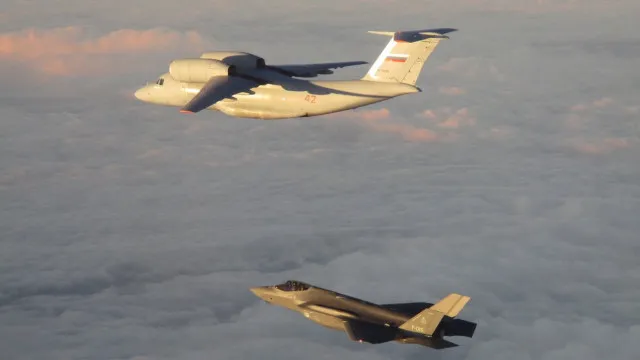 
                    Caças da NATO envolvidos na deteção de objetos aéreos na Roménia
                