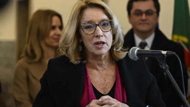 
                    Lei laboral? Governo aguardará 