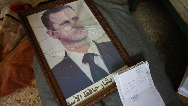 
                    Bashar al-Assad condenado à pena de morte por crimes contra a humanidade
                