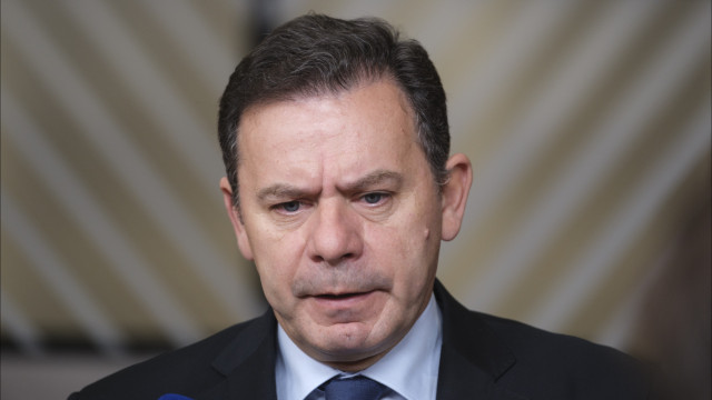 Luís Montenegro entrega nova declaração de interesses