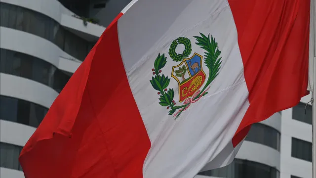 Peru. Pelo menos 13 mortos em colisÃ£o entre miniautocarro e semirreboque