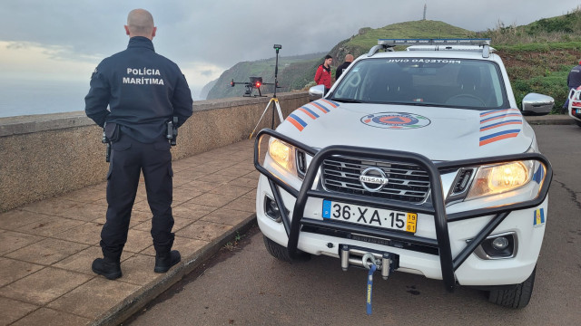 Madeira. Praticante de parapente encalhado, mau tempo dificulta resgate