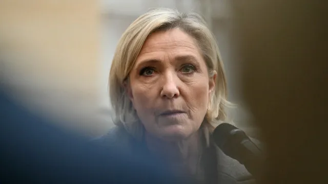 Candidata de extrema-direita às presidenciais em França contesta condenação
