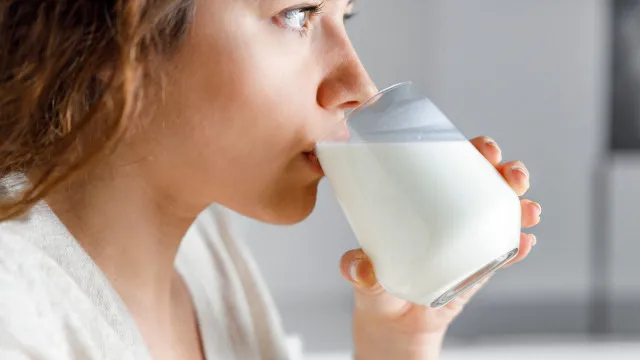 
                    3 alternativas (sem lactose) com mais cálcio e proteínas do que o leite
                