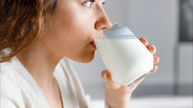 
                    3 alternativas (sem lactose) com mais cálcio e proteínas do que o leite
                