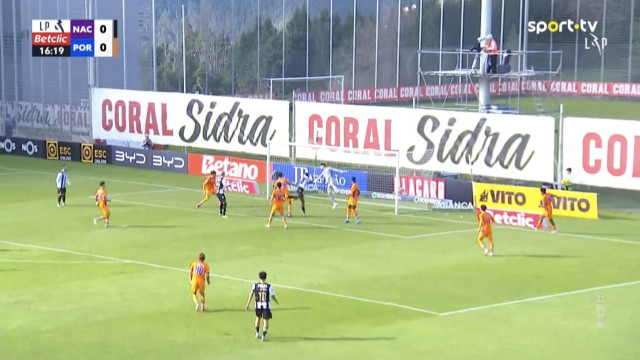 Jogo é retomado na Choupana... com um golo do Nacional ao FC Porto