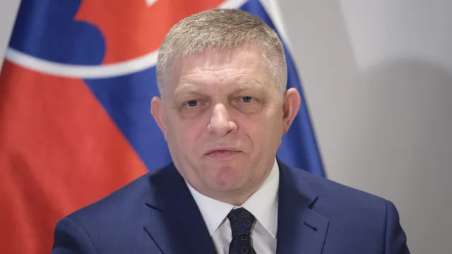 
                    Eslováquia leva UE a tribunal por não poder comprar combustível russo
                