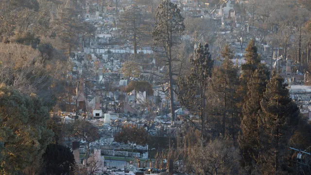 
                    Fogos na Georgia causam um morto e destroem mais de 130 habitações
                