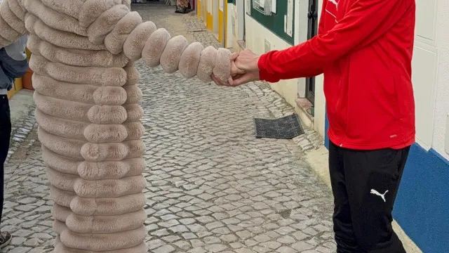 
                    Katia Aveiro festeja primeiro contrato de formação do filho Dinis
                