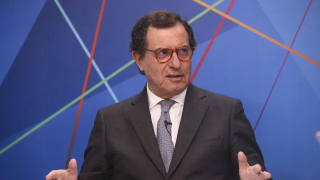 
                    Castro Almeida: Combustível dos aviões 