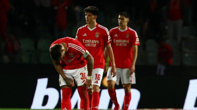 Adeptos insultam jogadores após derrota: 