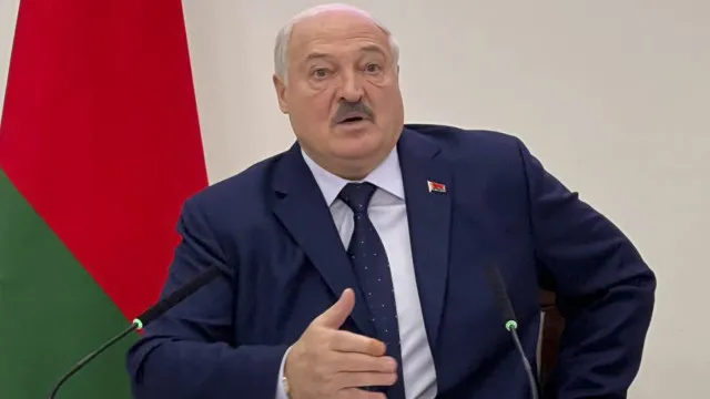 
                    Lukashenko reúne-se com Putin após tensão com a Ucrânia
                