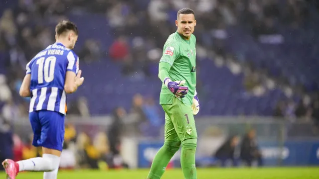 Oficial: Santa Clara vende Gabriel Batista. Os detalhes do negÃ³cio