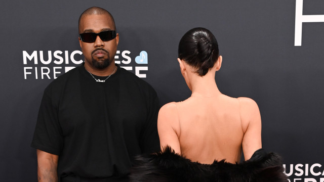 Kanye West e Bianca Censori foram expulsos dos Grammy após nudez?