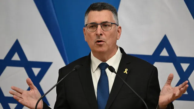 
                    Israel nega ambições territoriais no Líbano, mas ataca Hezbollah
                