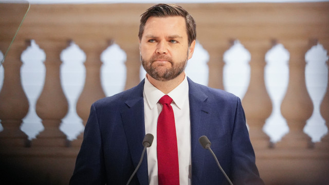 Vance critica extrema-esquerda e autoridades locais por Minnesota