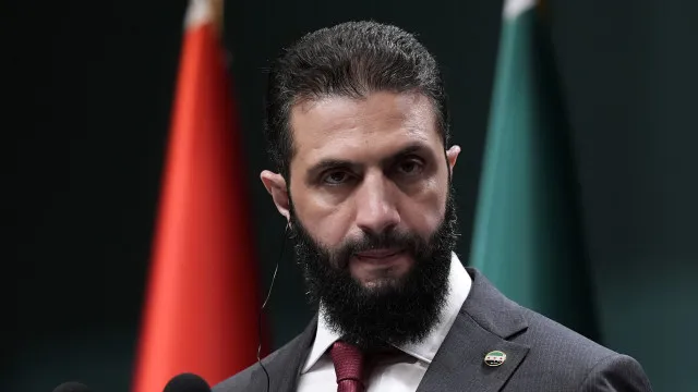 Al-Sharaa afasta ação no Líbano e abre porta a conversas com Hezbollah