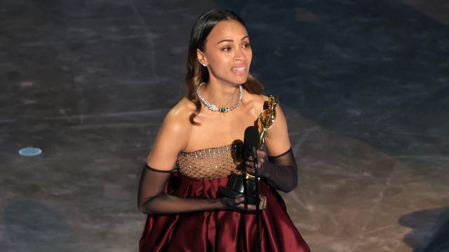 AO MINUTO: 'Anora' com 2 Óscares; Saldaña é Melhor Atriz Secundária