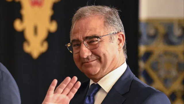 
                    Revisão da Lei das Finanças Regionais? Bolieiro com 