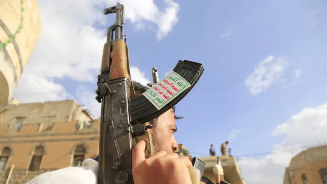 Huthis acusam Riade de ataque que matou 12 pessoas em Taiz, Iémen