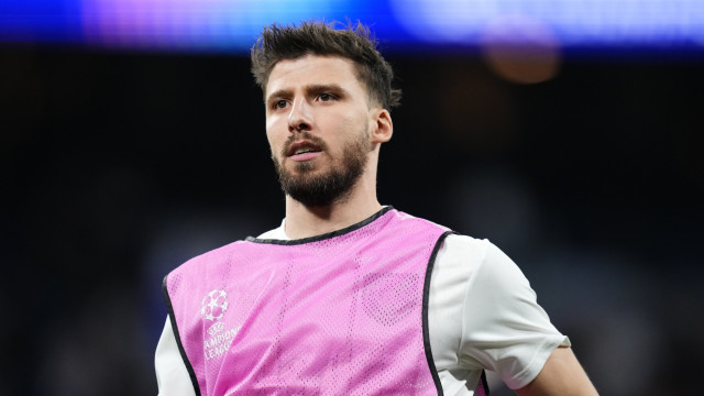 Rúben Dias quebra silêncio sobre rumores.