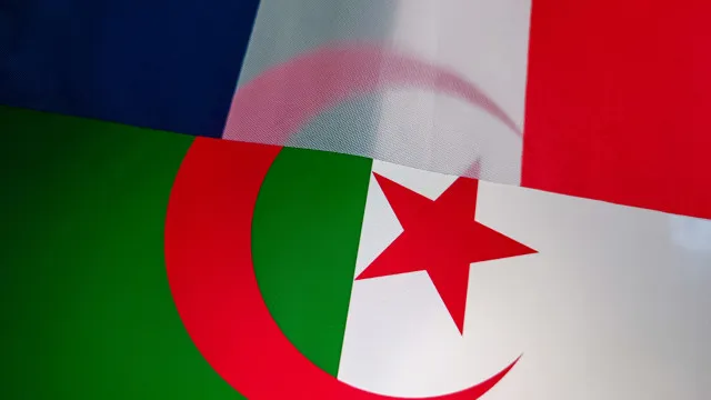 
                    Embaixador francês regressa à Argélia após um ano para relançar confiança
                