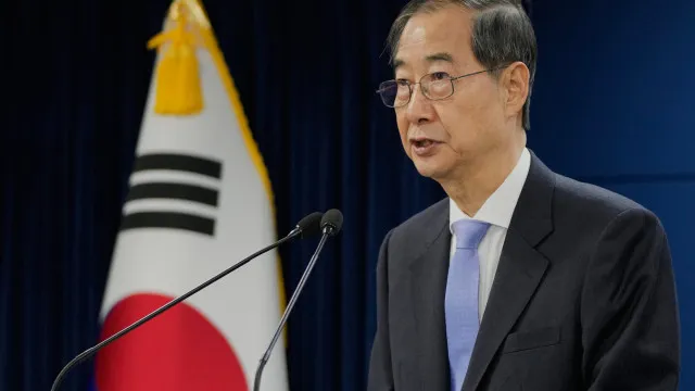 
                    Pena do ex-primeiro-ministro da Coreia do Sul reduzida para 15 anos
                