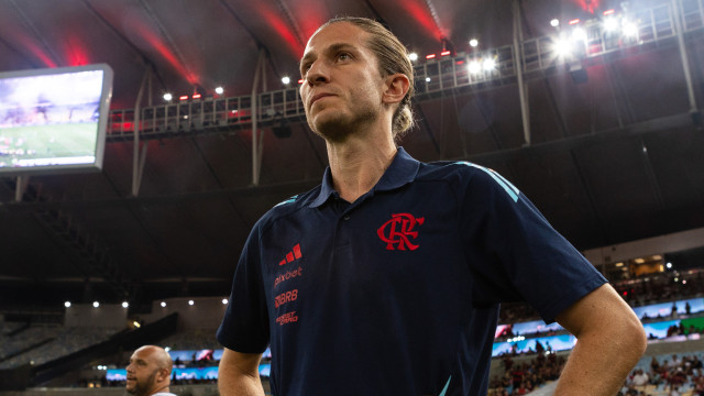 Minimalista, Filipe Luís tenta moldar o Fla entre suas convicções e manias