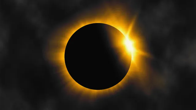 
                    Observação de eclipse? Astrofísico alerta para uso de óculos certificados
                