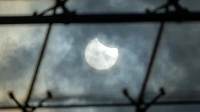 JÃ¡ pode reservar gratuitamente Ã³culos para observar o eclipse: Saiba como